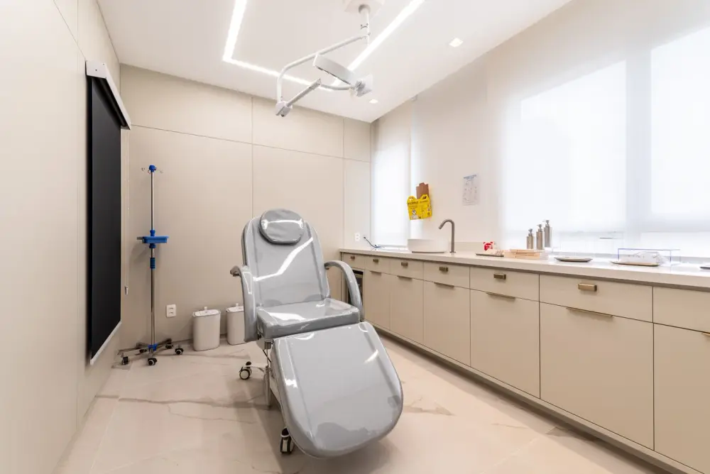 Sala de procedimentos da Clínica L’evera